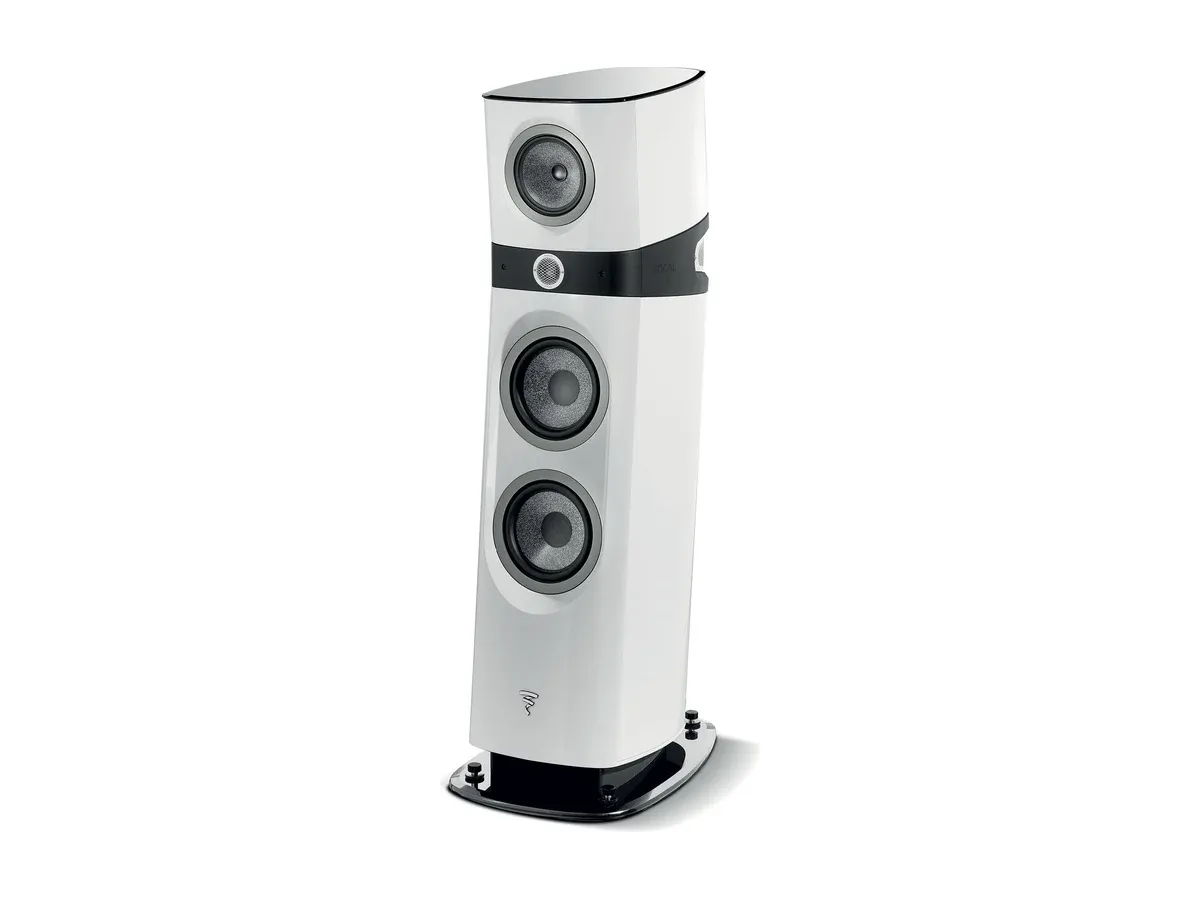 Focal Sopra N°3 in Carrara White, Ansicht schräg von vorn